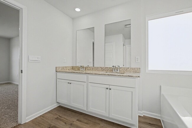 Building Photo - 4000 Cottage Farm Rd