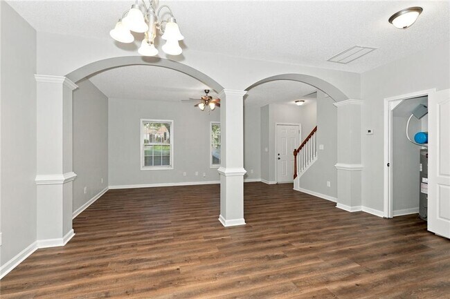Building Photo - 8648 Thomas Ln