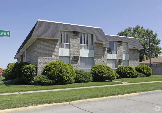 Primary Photo - Silver Oak Apartments