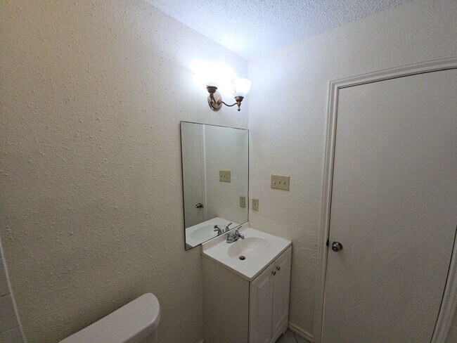 Building Photo - 1307 Brenda Ln