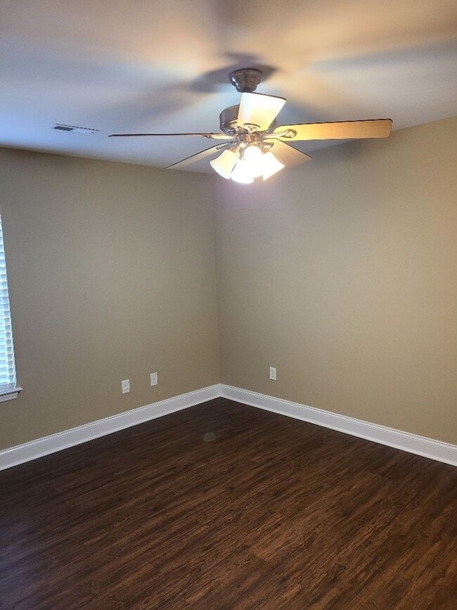 Building Photo - 8 Westwillow Dr NW