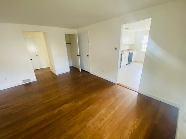 Building Photo - 35 Harding Ave