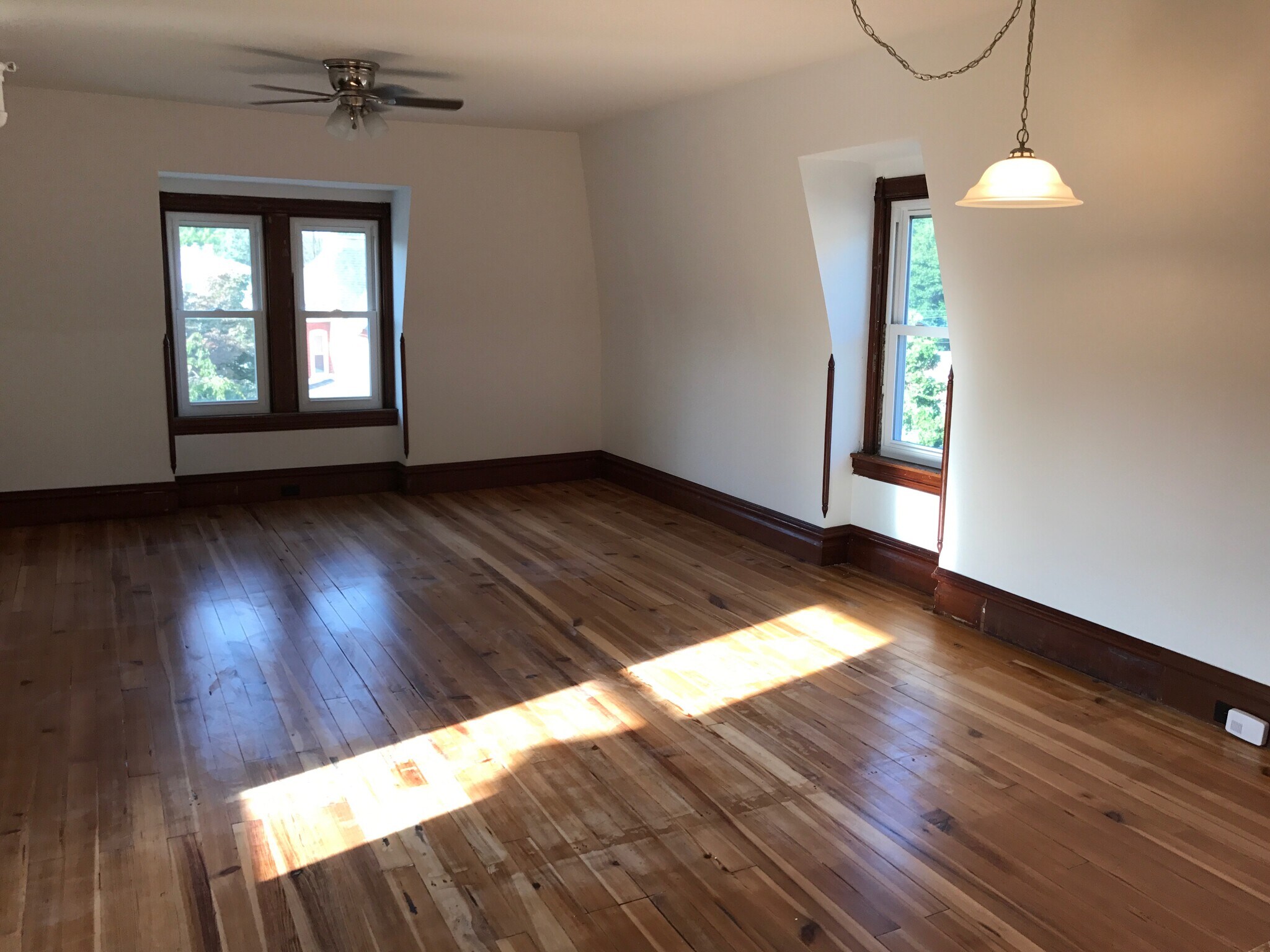 Building Photo - 141 W Broad St