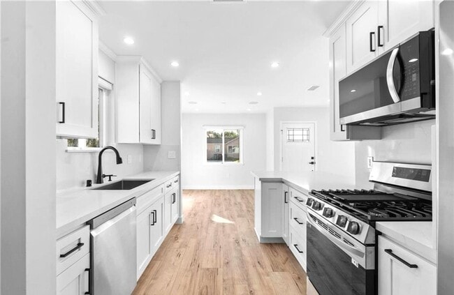 Building Photo - 4641 W 130th St