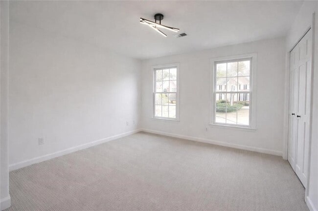 Building Photo - 1430 Hillcrest Heights