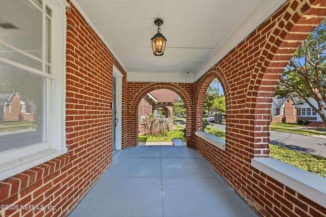 Building Photo - 2614 Dellwood Ave