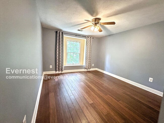 Building Photo - 3059 Southampton Dr