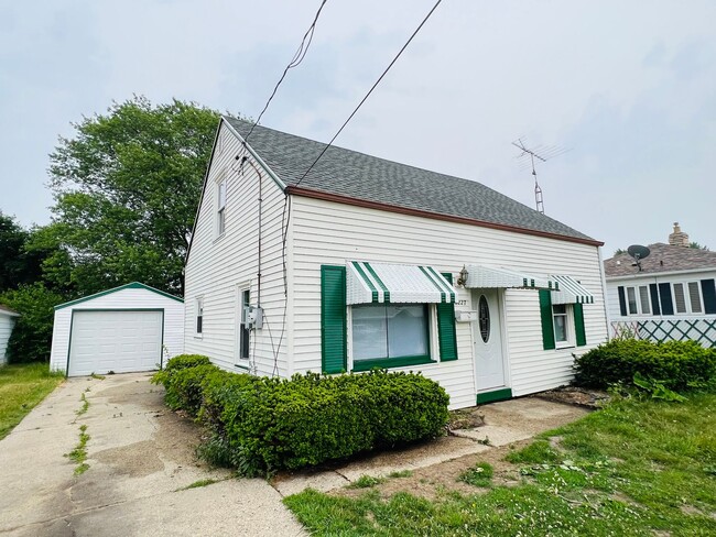 Primary Photo - Gorgeous 3 Bedroom Single Family Home!