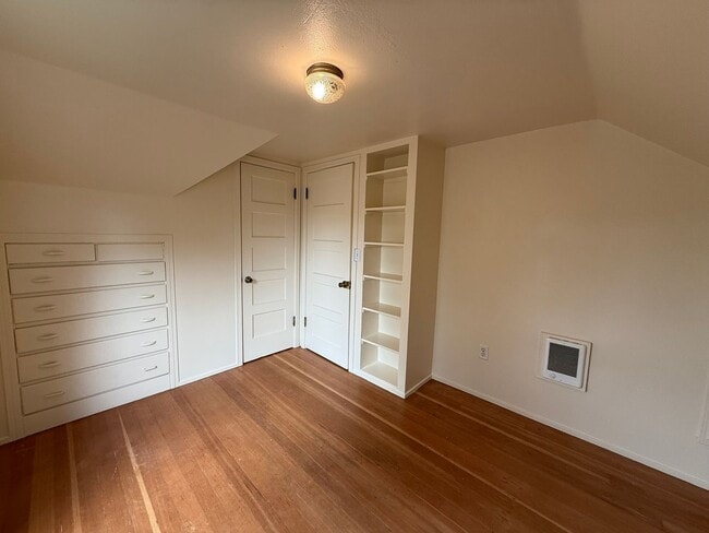 Building Photo - $500 Off Move In Costs!! Updated Farm House