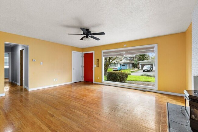 Building Photo - 8580 SE 34th Ave