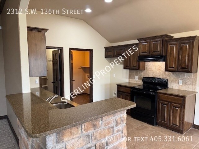 Building Photo - 2312 SW 136th St