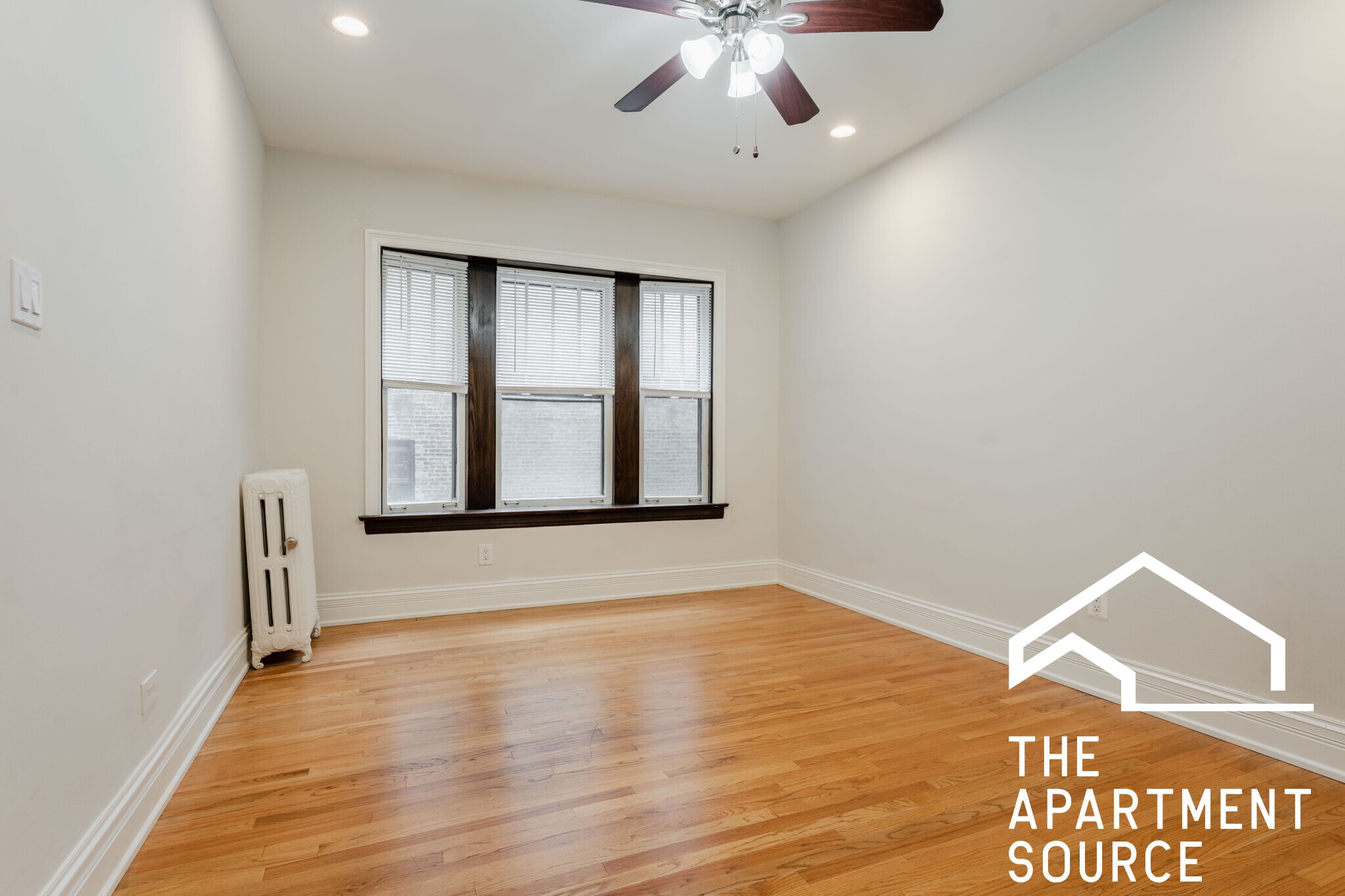 Building Photo - 652 W Buckingham Pl