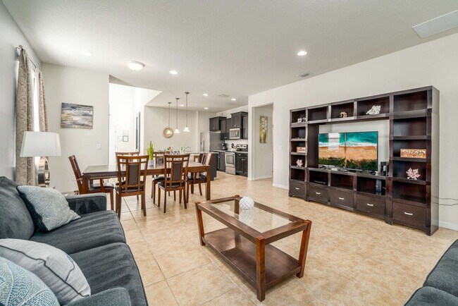 Building Photo - 9042 Rhodes St