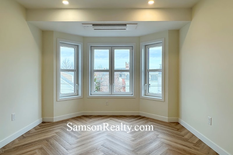 Building Photo - 381 Wickenden St