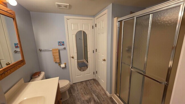 Building Photo - 9604 Ventnor Ave