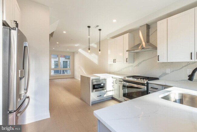Building Photo - 1509 S Bambrey St