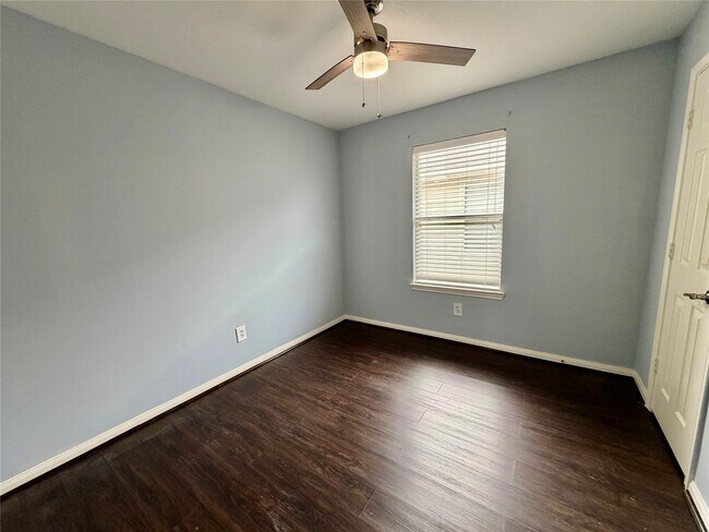 Building Photo - 21655 Falvel Sunset Ct