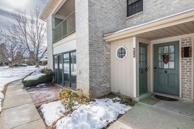 Building Photo - 2-Bedroom Condo with Great Community Amenities in Lower Macungie