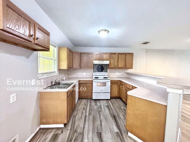 Building Photo - 2300 Abernathy St