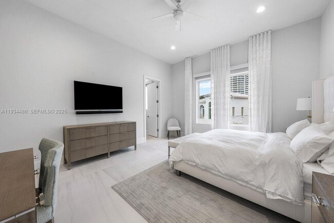 Building Photo - 3912 Island Estates Dr