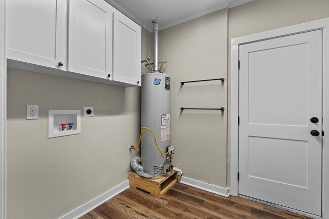 Building Photo - 119 Charles Ave