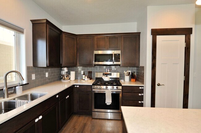 Building Photo - Canfield Mountain 3 bed 2.5 bath with loft...
