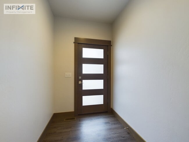 Building Photo - 3 Bedroom with Fenced Yard
