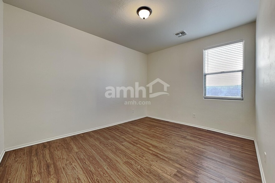 Building Photo - 17578 W Ironwood St