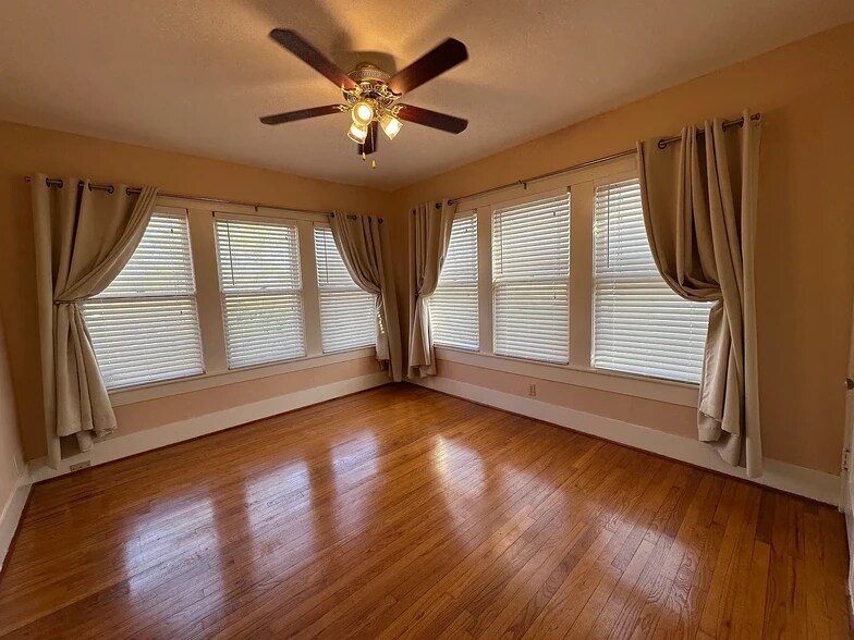 First bedroom - 521 E Charnwood St