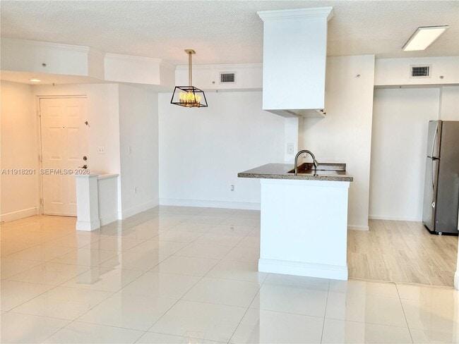 Building Photo - 17100 N Bay Rd