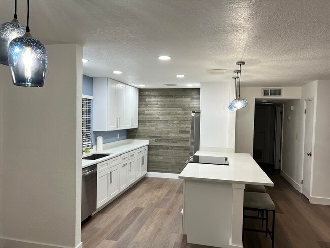 Building Photo - 1934 Wallace Ave