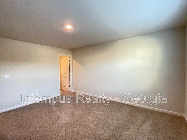 Building Photo - 44 Garnet Dr