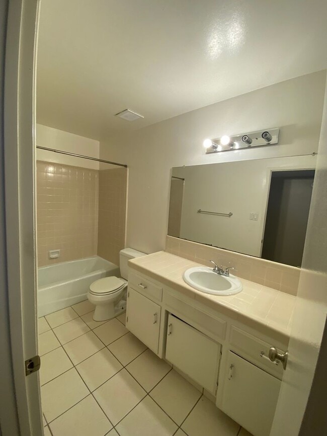 Building Photo - House for Rent