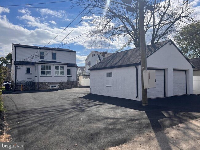 Building Photo - 6722 Brentwood Ave