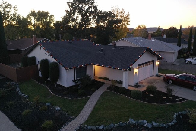 Building Photo - Bright and Modern 3BD/2BA Single-Family Ho...