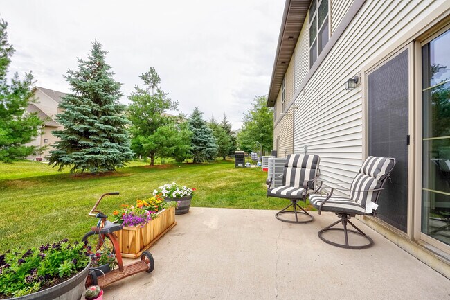 Building Photo - 402 Cambria Dr