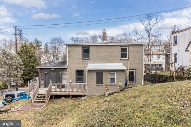 Building Photo - 19 Birch St