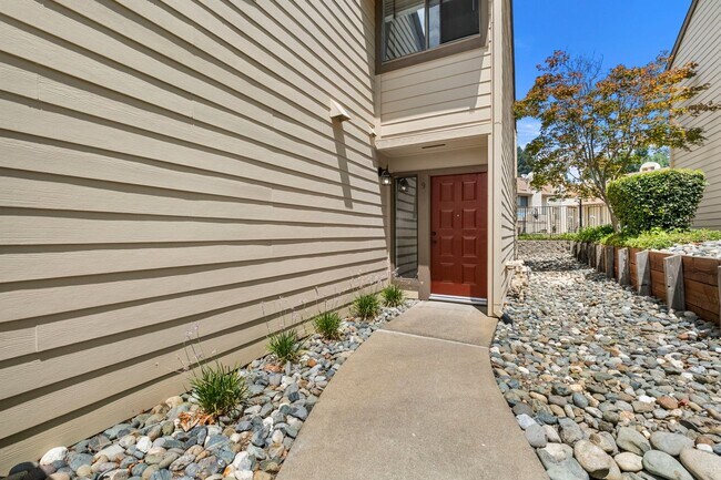 Building Photo - 5607 Walnut Ave