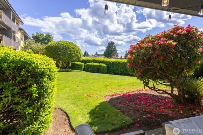 Building Photo - 2Bd/1.75Ba Kirkland Condo