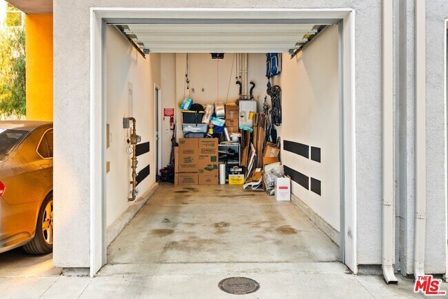 Building Photo - 3034 1/4 N Coolidge Ave