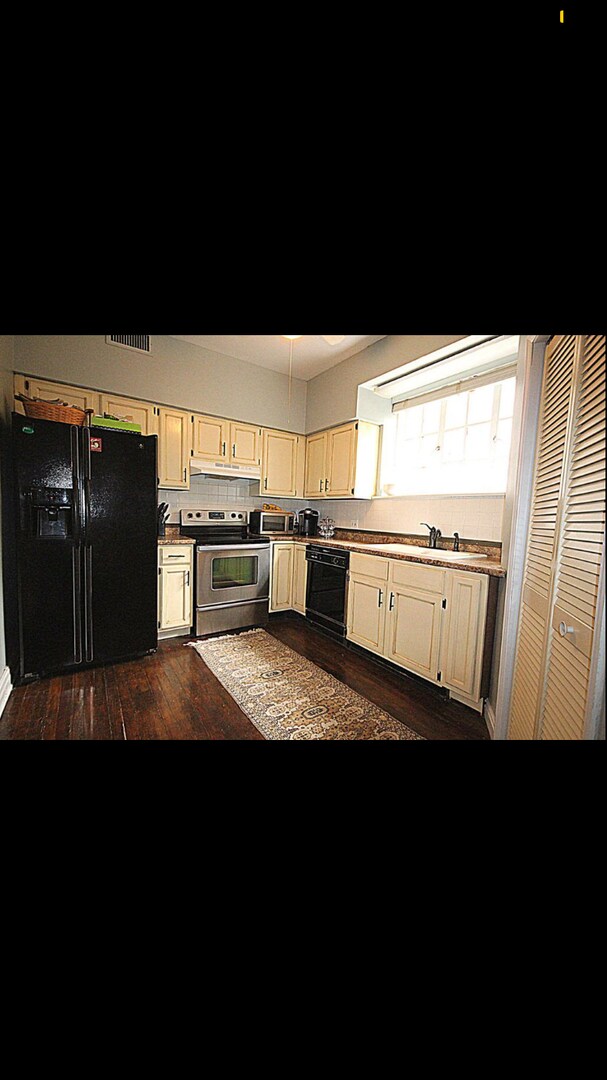 Building Photo - Knoxville 37919 - Rare opportunity to rent a historic European-style Condo with 2 bedrooms and 2 ...