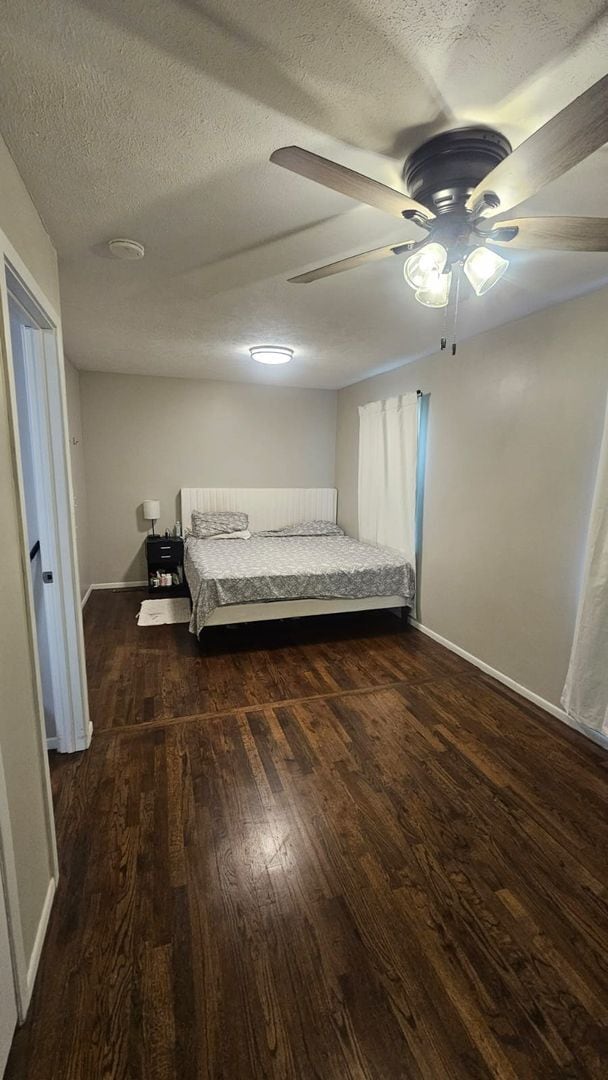 Building Photo - 4 bed 2 bath