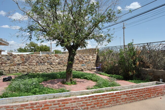 Building Photo - 309 Ramona Ave