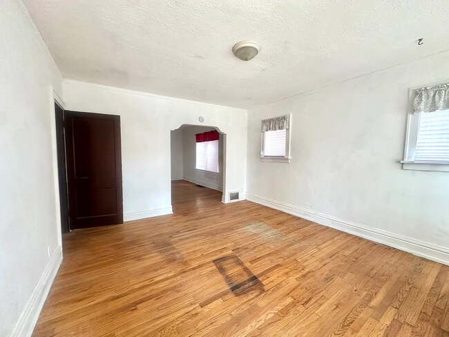 Building Photo - 3865 Alberta St