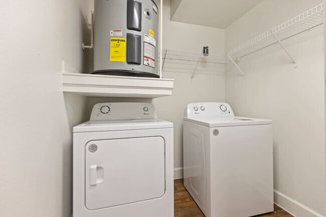 Building Photo - 5275 Town and Country Blvd