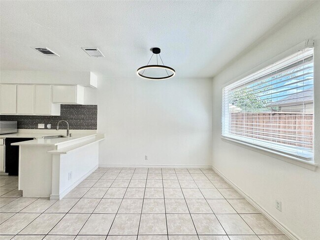 Building Photo - 1423 W Braker Ln