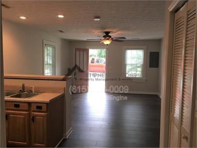 Building Photo - 405 Granbury St