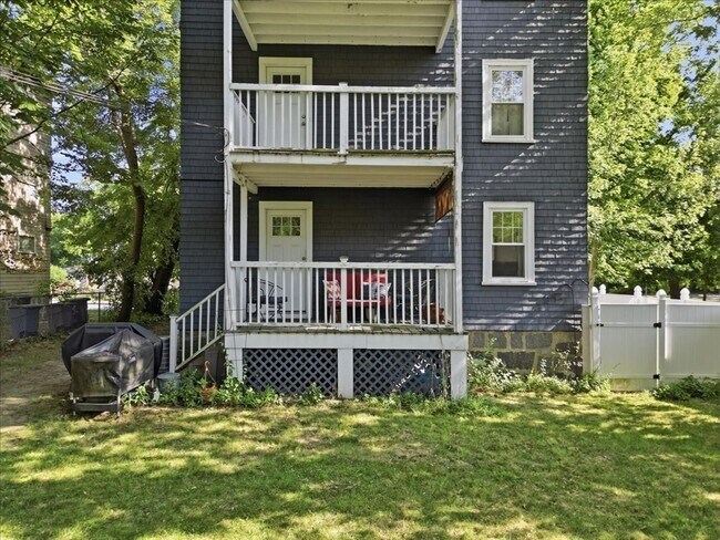 Building Photo - 53 Torrey St