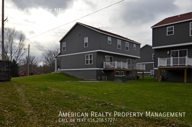 Building Photo - 1771 Knapp St NE