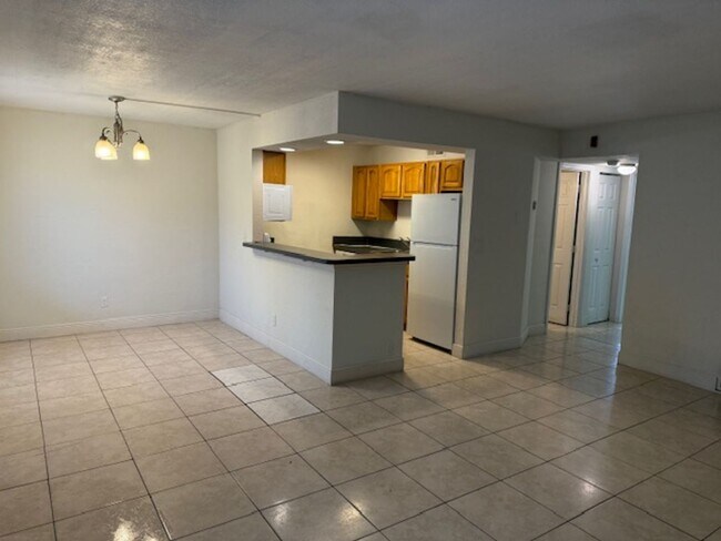 Building Photo - Ground floor 2 bedroom condo